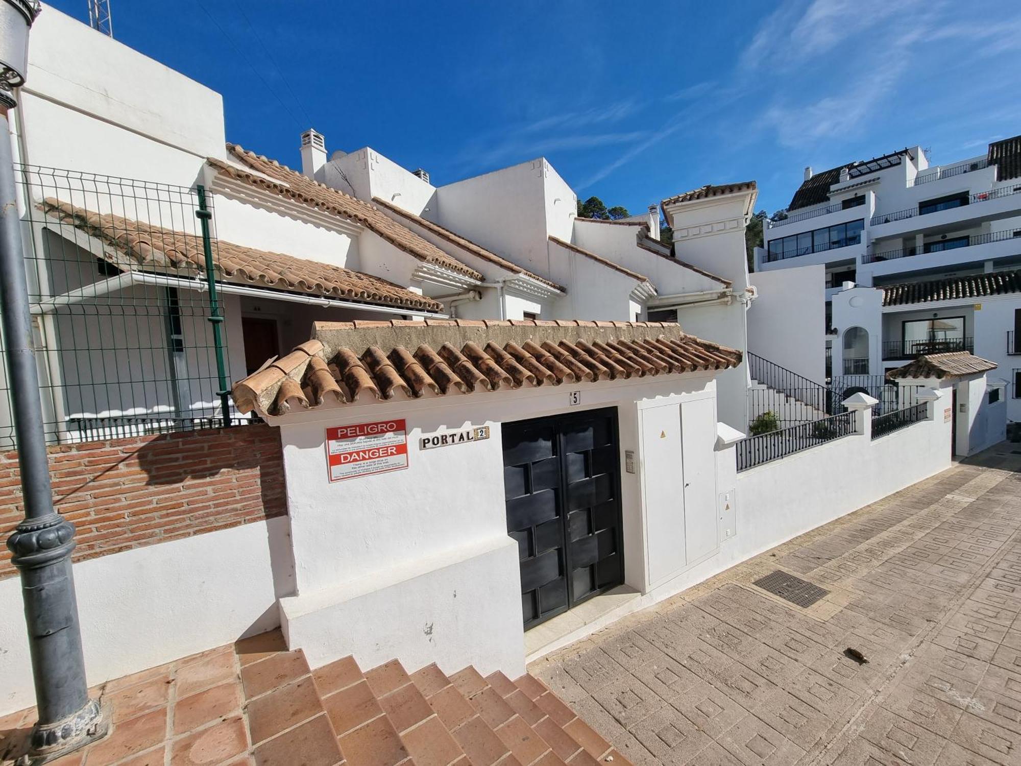 Luxurious Holiday Home In Benahavis Exterior photo